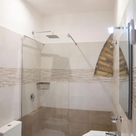 Troppo A Due Passi Dal Colosseo Roma