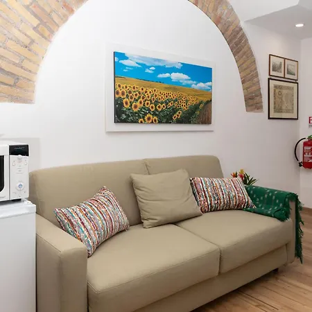 Troppo A Due Passi Dal Colosseo