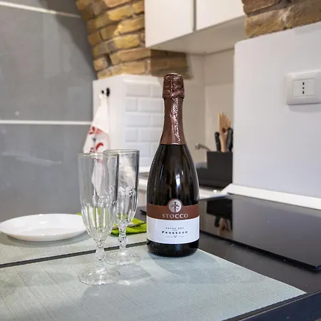 Troppo A Due Passi Dal Colosseo *