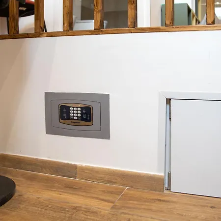 Troppo A Due Passi Dal Colosseo *