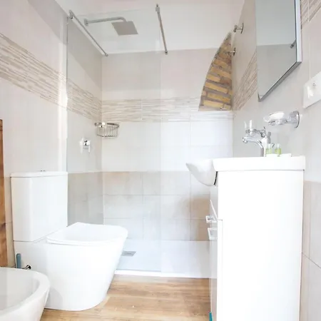 Troppo A Due Passi Dal Colosseo *